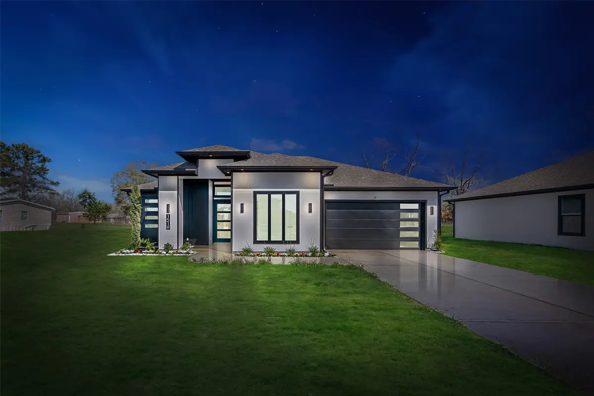 1519 Waco St, Dayton, TX 77535 - #1