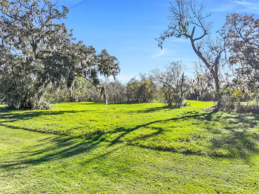 1031 Winchester Trail, Angleton, TX 77515 - Image #2