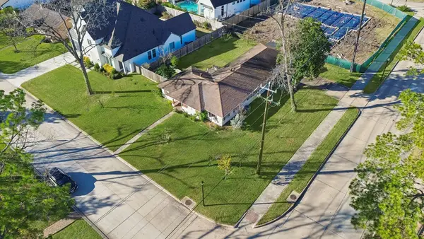 8802 Cedarbrake Drive, Spring Valley Village, TX 77055