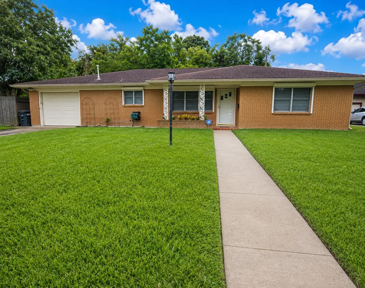 6733 Pecanwood Street, Hitchcock, TX 77563 - #1