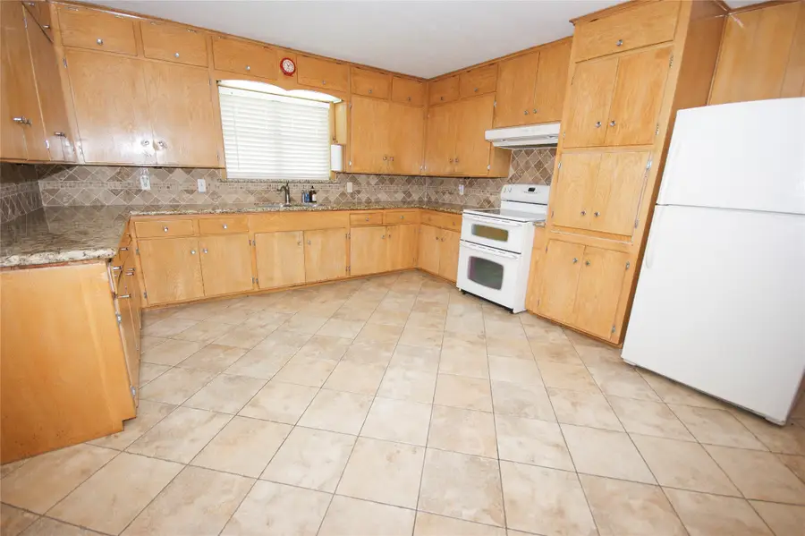 6733 Pecanwood Street, Hitchcock, TX 77563 - #2