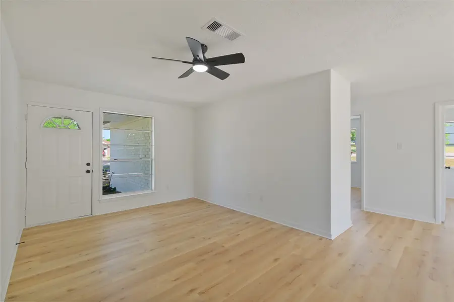 221 N Baron Street, Bellville, TX 77418 - #3