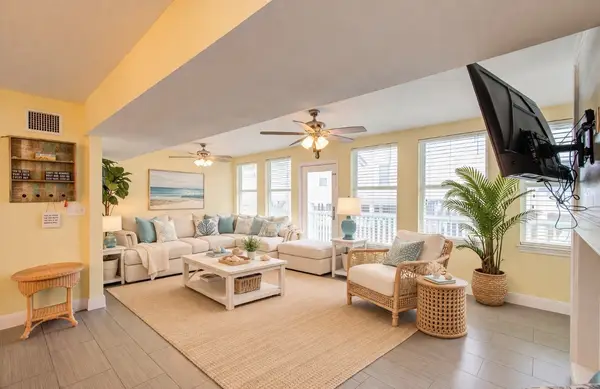 21225 Gulf Dr, Galveston, TX 77554