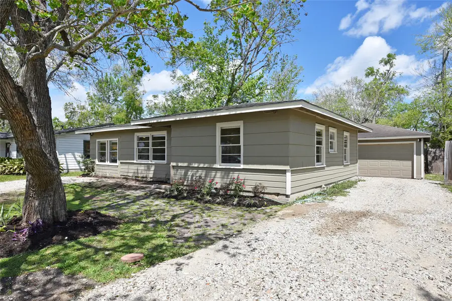 105 W Saunders Street, League City, TX 77573 - #2