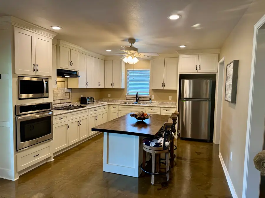 1533 Dugat Road, Winnie, TX 77665 - Image #2