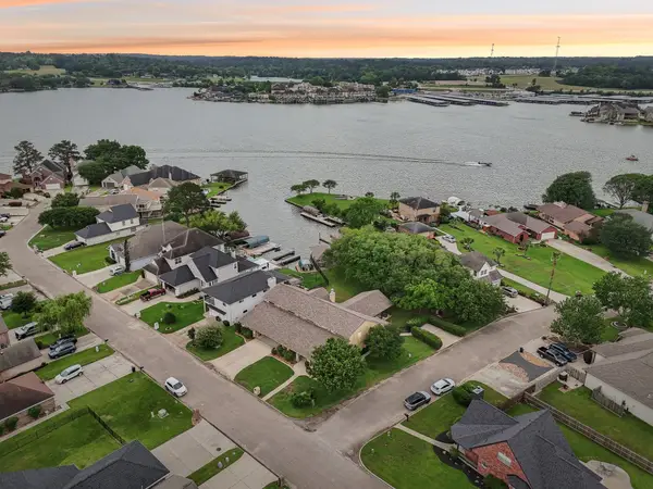 9243 Deepwater Drive, Montgomery, TX 77356