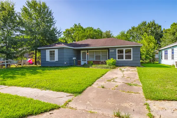 810 Armor Avenue, Pasadena, TX 77502
