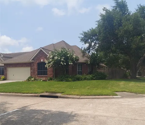 1601 N Lago Vista Court, Pearland, TX 77581