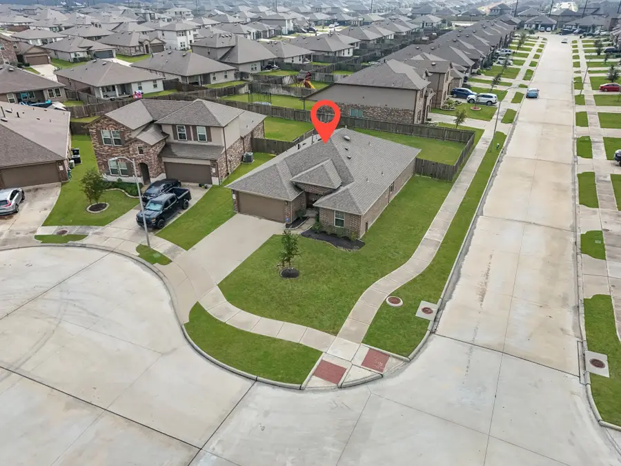 826 Green Clover Lane, Rosharon, TX 77583 - Image #3