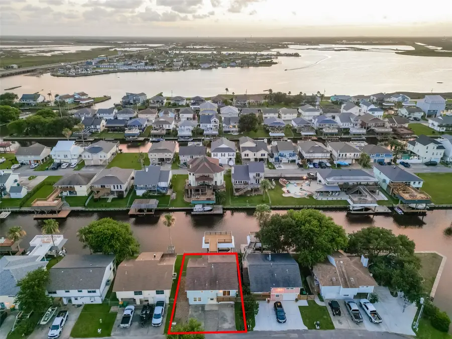 4 N Sandpiper Street, La Marque, TX 77568 - #3