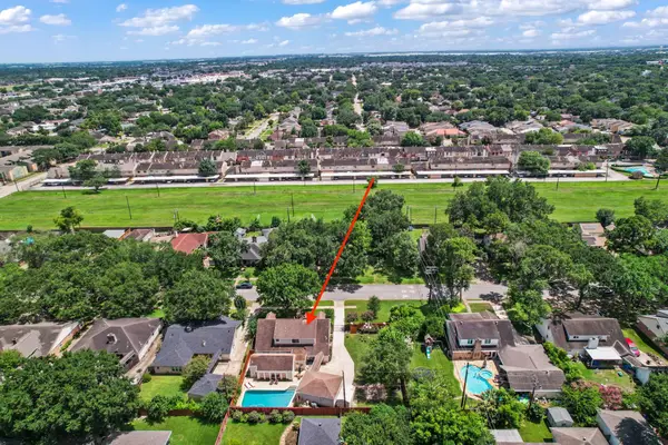 7730 Twin Hills Drive, Houston, TX 77071