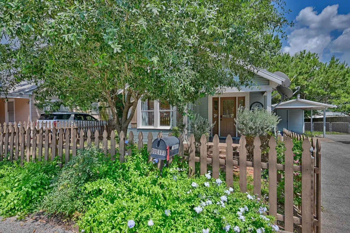 23 N Harris Street, Bellville, TX 77418 - #1