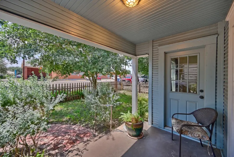 23 N Harris Street, Bellville, TX 77418 - #3