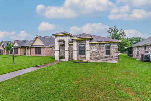 115 Silverbell Circle, Lake Jackson, TX 77566