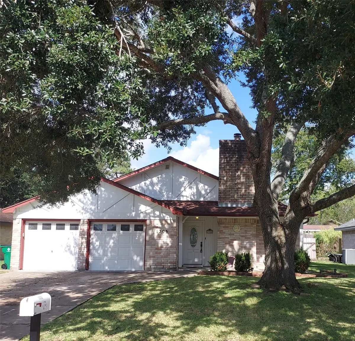 1305 Sagebrush Street, Angleton, TX 77515 - Image #1