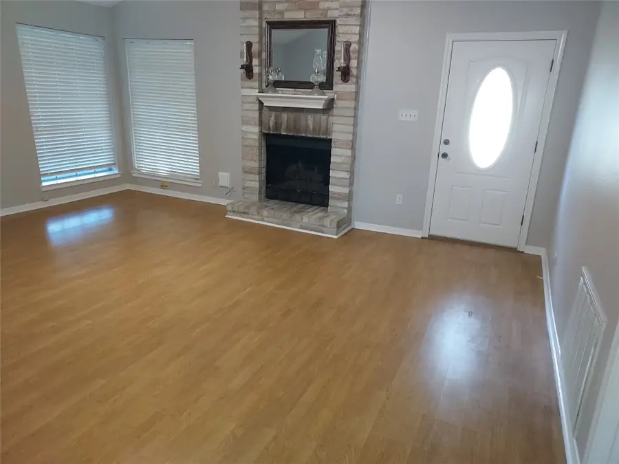 1305 Sagebrush Street, Angleton, TX 77515 - Image #2