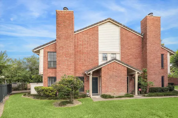 2211 S Kirkwood Road #17, Houston, TX 77077
