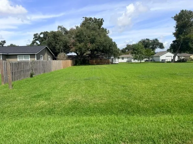 506 Hinken Street, Clute, TX 77531 - #2