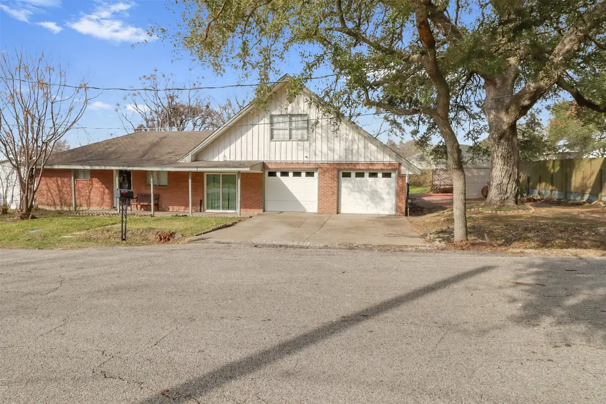 110 S 9th Street, Highlands, TX 77562 - #1
