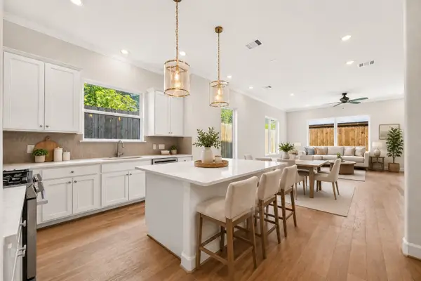 1530 W 34th Street, Houston, TX 77018