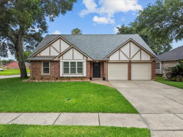 423 Starborrough Drive, League City, TX 77573