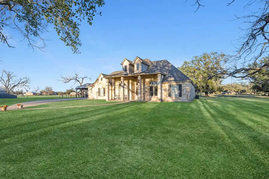 726 Stallion Circle, Angleton, TX 77515 - Image #3