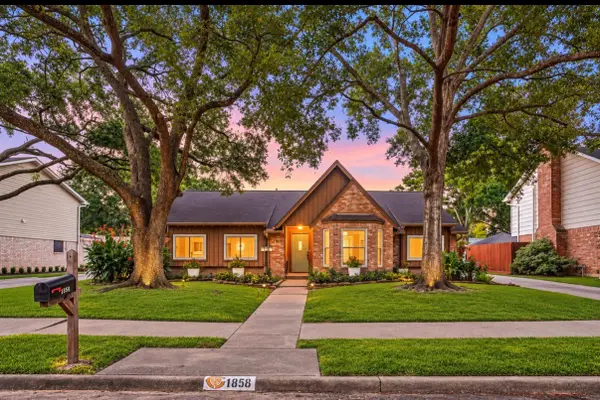 1858 Eagle Falls Drive, Houston, TX 77077