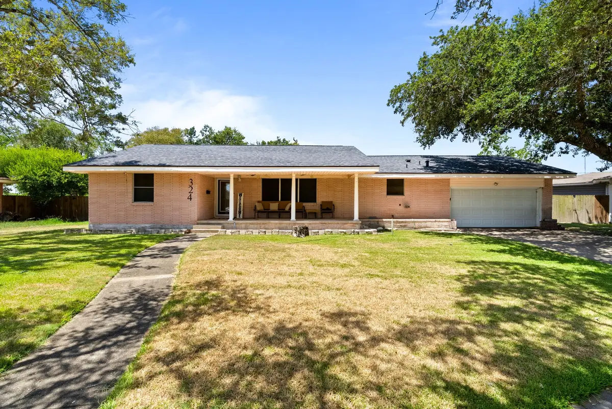 324 Woodlawn Street, Sinton, TX 78387 - #1