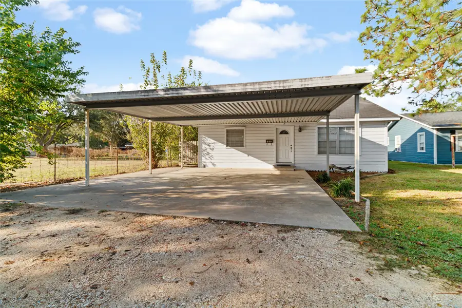 711 N Wharton Street, El Campo, TX 77437 - Image #2