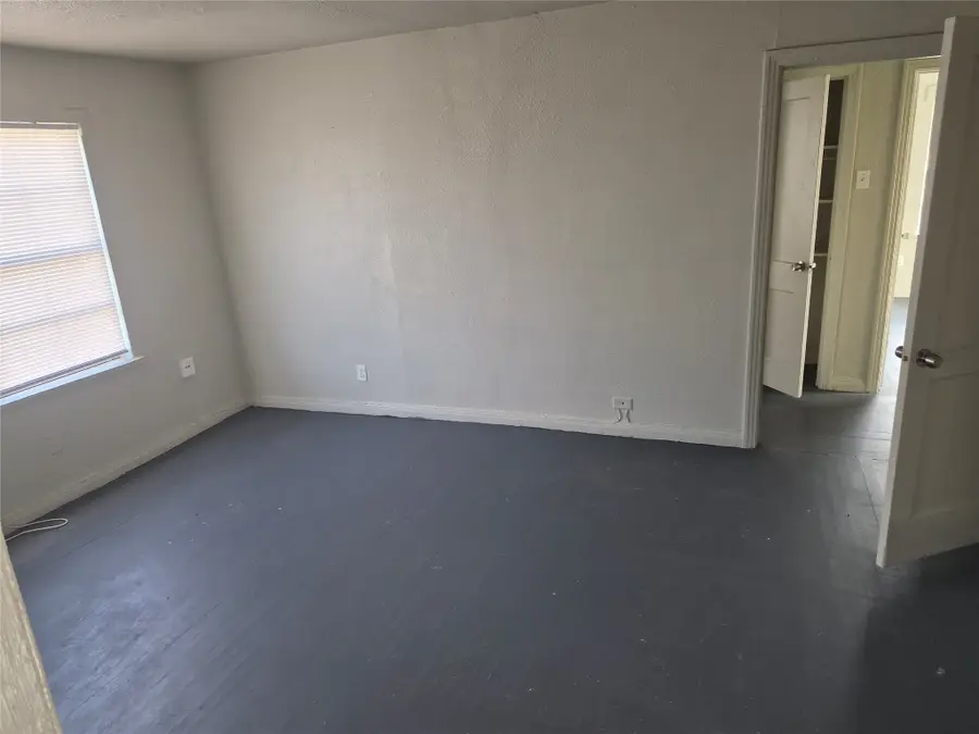 1135 5th Ave N, Texas City, TX 77590 - #2