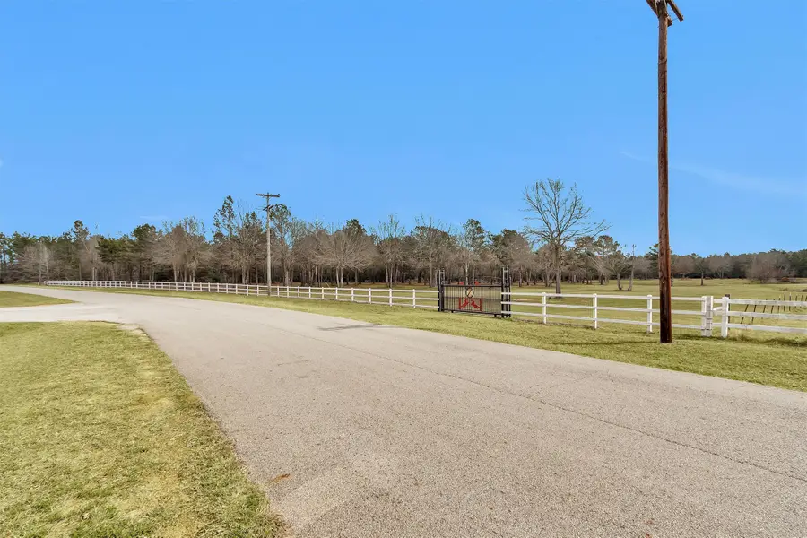 4350 N Duck Creek Road, Cleveland, TX 77328 - #2