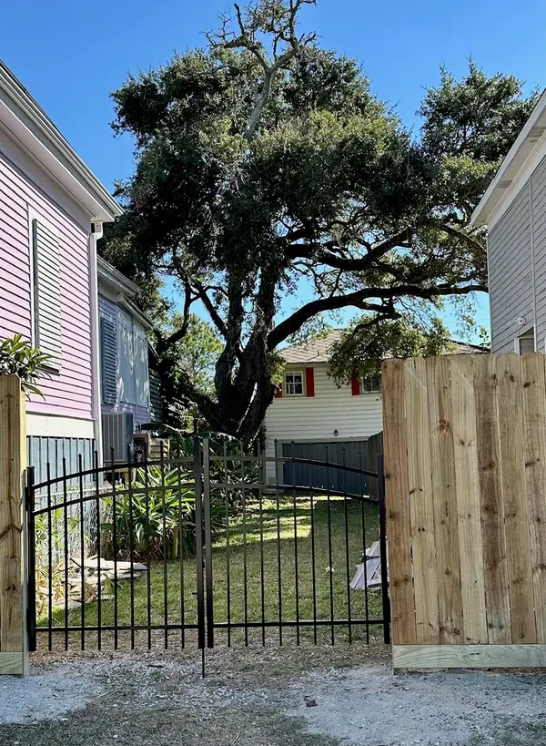 1009 Sealy Street, Galveston, TX 77550