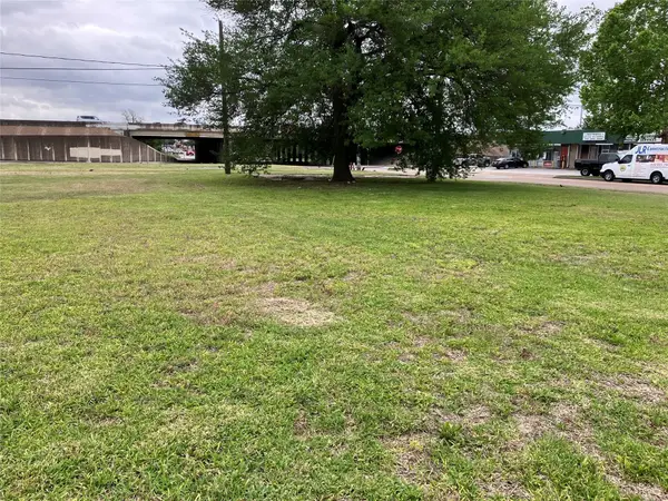 2705 North Fwy, Houston, TX 77009