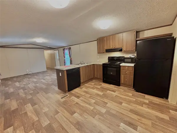 300 Cherokee Lane, Onalaska, TX 77360