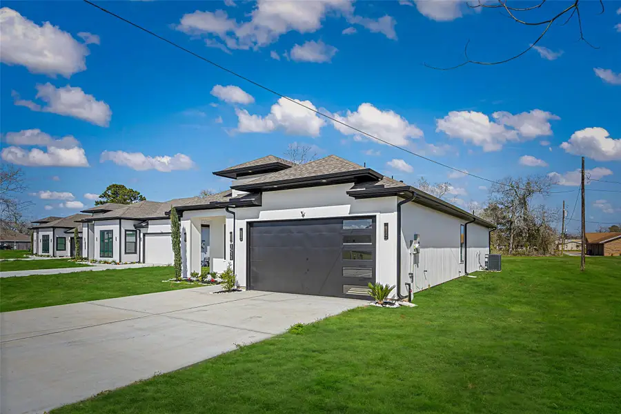 1511 Waco St, Dayton, TX 77535 - #3