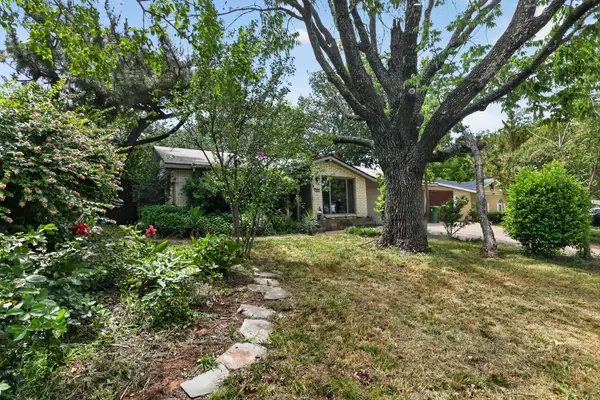 915 Oak Cliff Drive, Grapevine, TX 76051