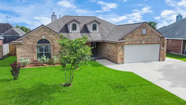 204 Audubon Woods Court, Richwood, TX 77531