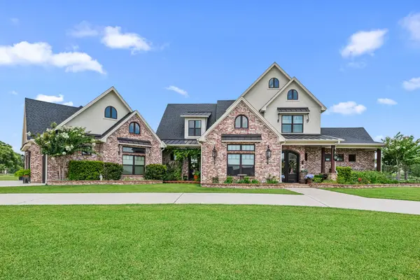 304 Champions Court, El Campo, TX 77437