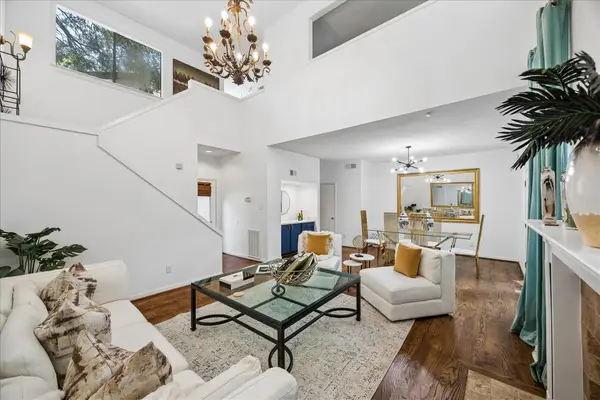 2555 Bering Drive #1, Houston, TX 77057