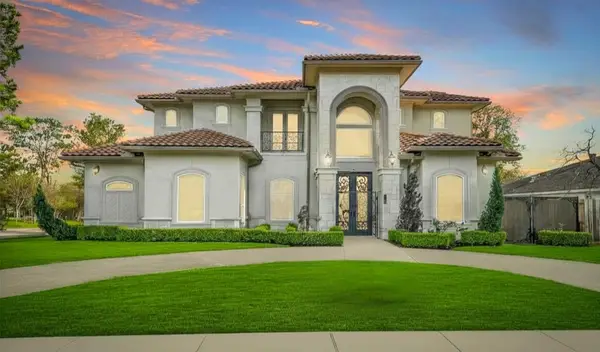 9761 Westview Drive, Houston, TX 77055