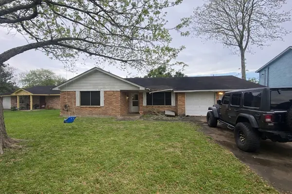 104 Oriole Lane, Angleton, TX 77515