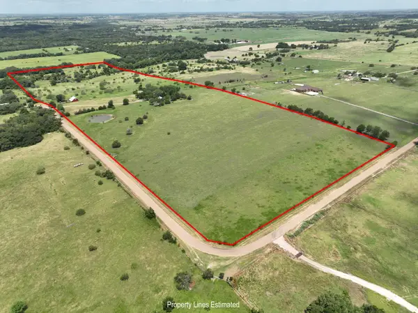 5208 Mensik Road, Schulenburg, TX 78956