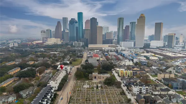 1202 W Dallas Street, Houston, TX 77019