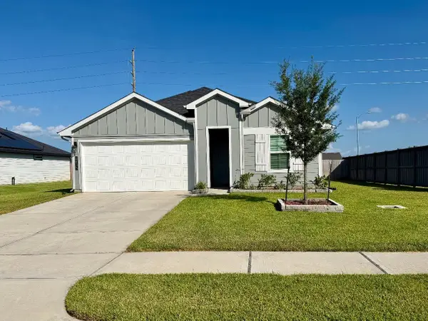 2035 Woodlark Way, Sealy, TX 77474
