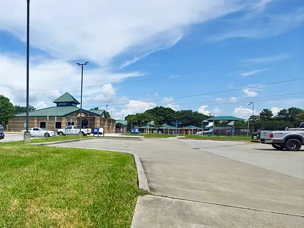 1003 W Hart Avenue, Pasadena, TX 77506