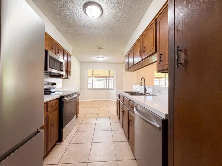 8 Sunnybrook Street, Angleton, TX 77515 - #2