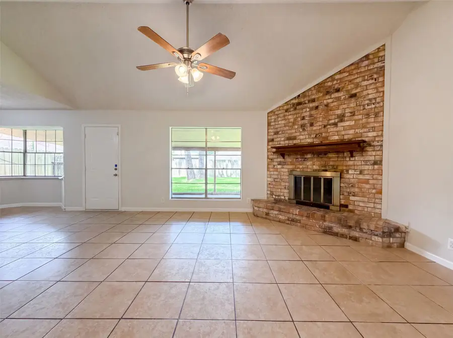 8 Sunnybrook Street, Angleton, TX 77515 - #3