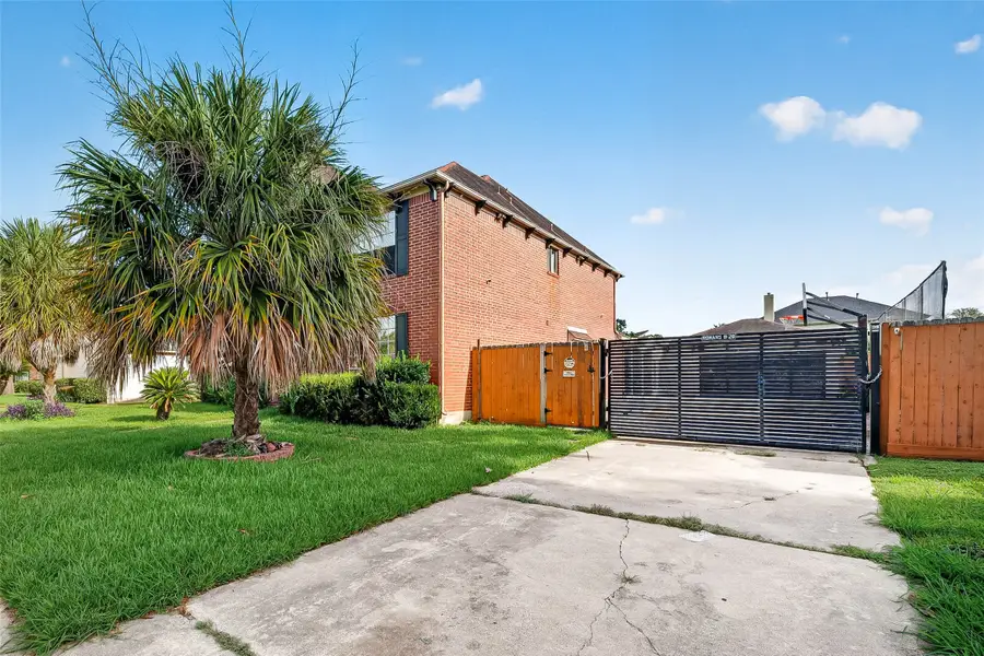 8102 Ashley Circle Drive N, Houston, TX 77071 - #2