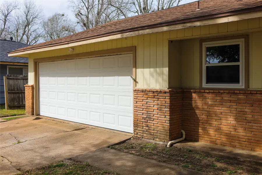 217 Carnation Street, Lake Jackson, TX 77566 - #2