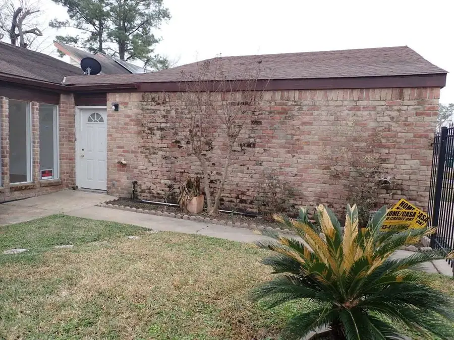 11539 Bellerive Drive, Houston, TX 77072 - Image #2